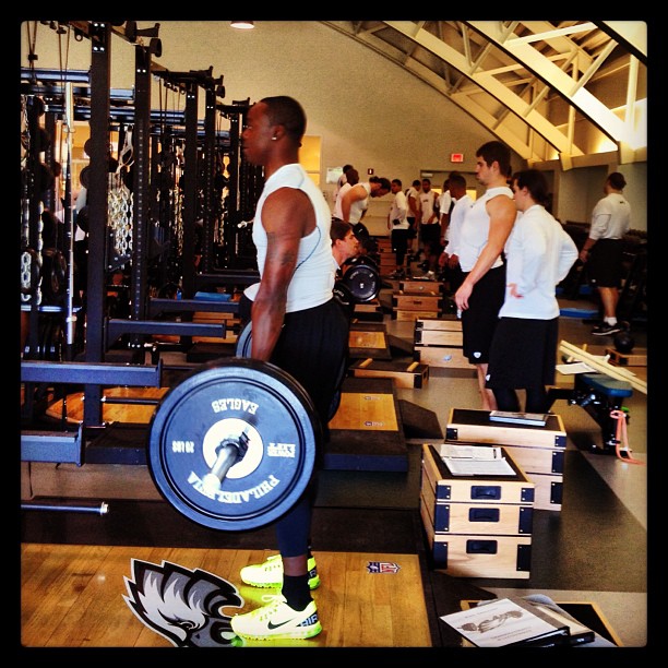 It's nice to have a full gym again. WR Jeremy Maclin putting in some work.