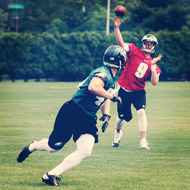 QB Nick Foles put the newest TE Will Shaw to work during today's OTA.