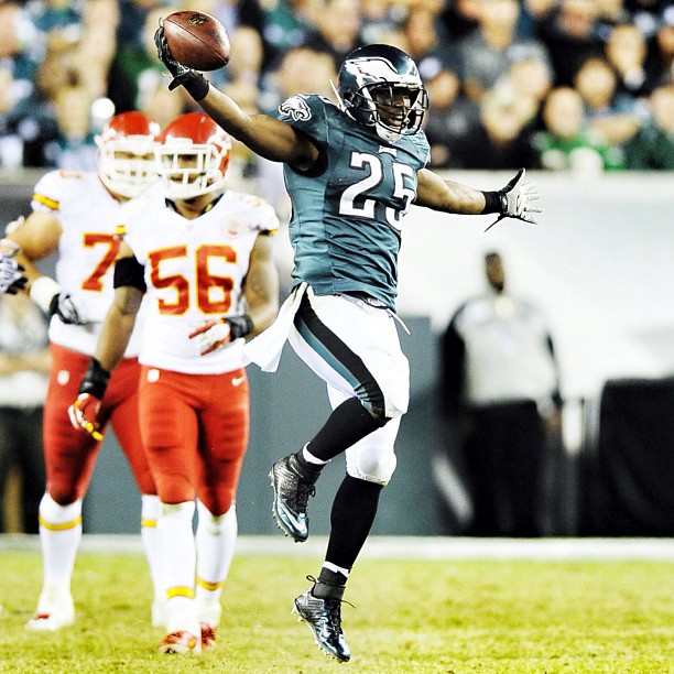 @lesean25mccoy's 395 rushing yds are the most ever by an player through the first three games of the season.