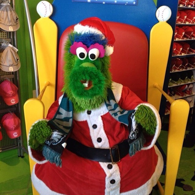 Looks like we have the same wish list. @phillies: All Phanta Claus wants for Christmas is an win on Sunday!