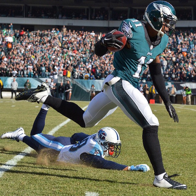 Josh Huff runs the kickoff 107 yards to the house and into the record books.