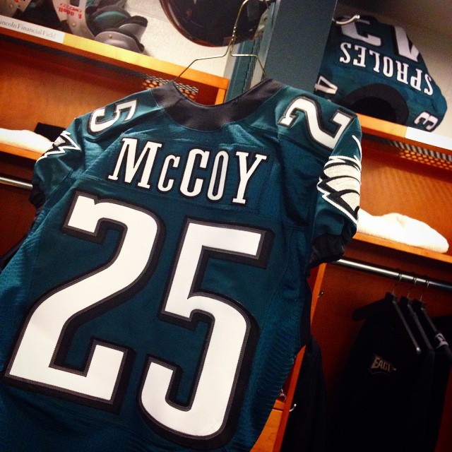 going ZOOOOOM in midnight green on #SNF.