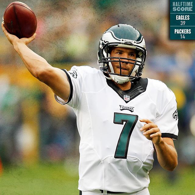 QB Sam Bradford goes 10/10 with three touchdowns and QB @mark_sanchez keeps the offense rolling in the first half of #PHIvsGB.