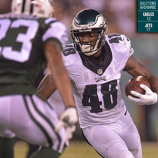 HALFTIME: Momentum swinging #Eagles' way.