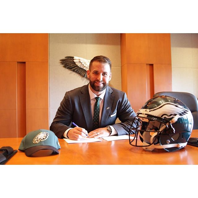 Chase Daniel is officially an Eagle.